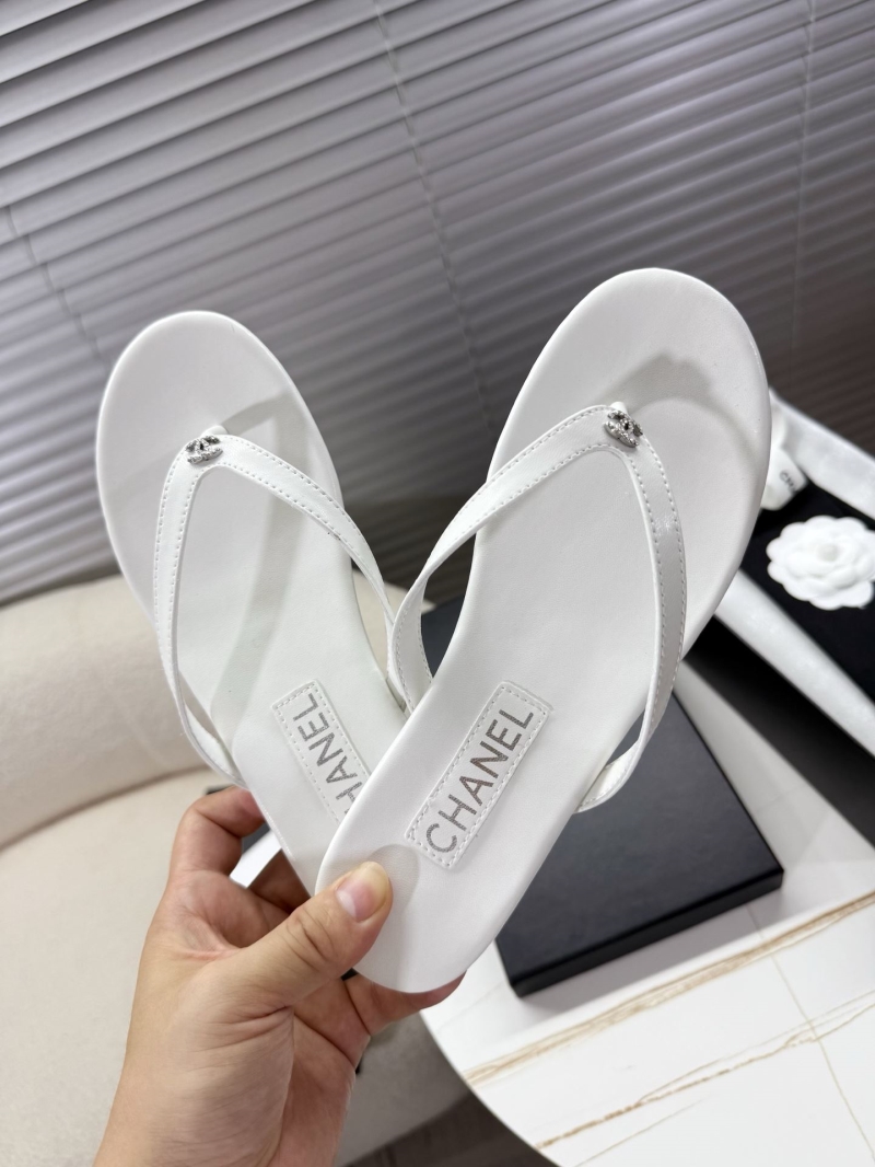 Ch**el slippers